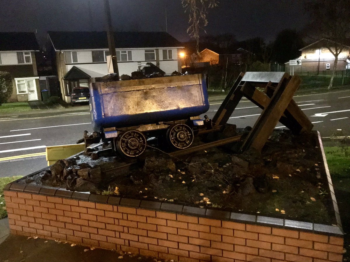 coal_legacies's tweet photo. Finished the day with barely enough daylight left to head north up the Tame Valley to the site of #Hamstead Colliery (1875-1965 and once the deepest pit in the world) erected close to the pit head in 2008 to mark the loss of 26 lives in 1908 #coal #miningheritage #miningmemorial https://t.co/4fZ9u9cTGk