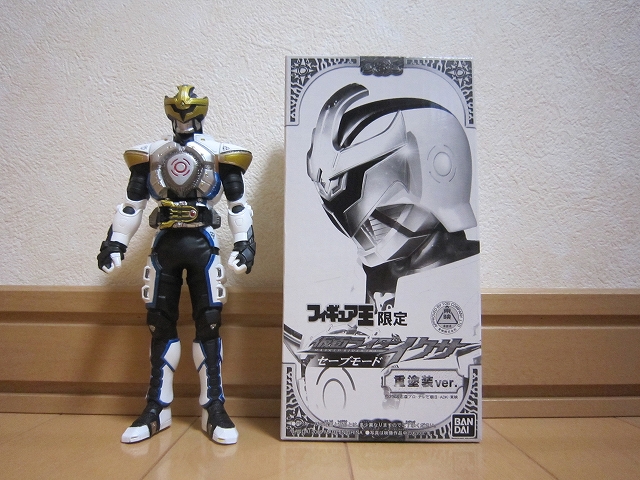 地獄猫 on Twitter: "バンダイ製仮面ライダーキバ・キバフォーム(重塗装)、仮面ライダーイクサ・セーブモード(重塗装)、仮面ライダーキバ・ エンペラーフォーム(飛翔体・ミニソフビ)、SIC版仮面ライダーキバ・エンペラーフォーム(ソフビでは無い)。 念願の劇場 ... No292. 仮面ライダーキバ 飛翔体 エンペラーバット ソフビ ミニソフビ