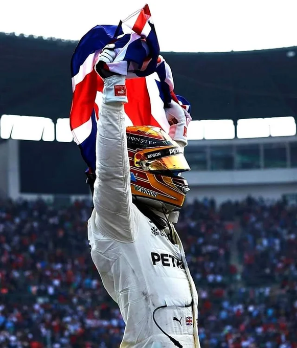 Happy birthday Sir Lewis Hamilton! 