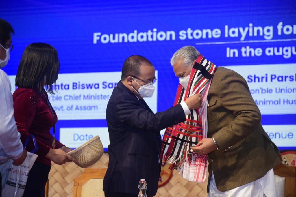 PRupala's tweet photo. Today, MoU was signed b/w Govt. of Assam &amp; National Dairy Development Board (NDDB) in Guwahati in the presence of CM Shri @himantabiswa ji, Minister of AHVD &amp; Coop. Govt of Assam Shri @ATULBORA2 ji and other govt &amp; department officials. https://t.co/vQjyw7MYX2
