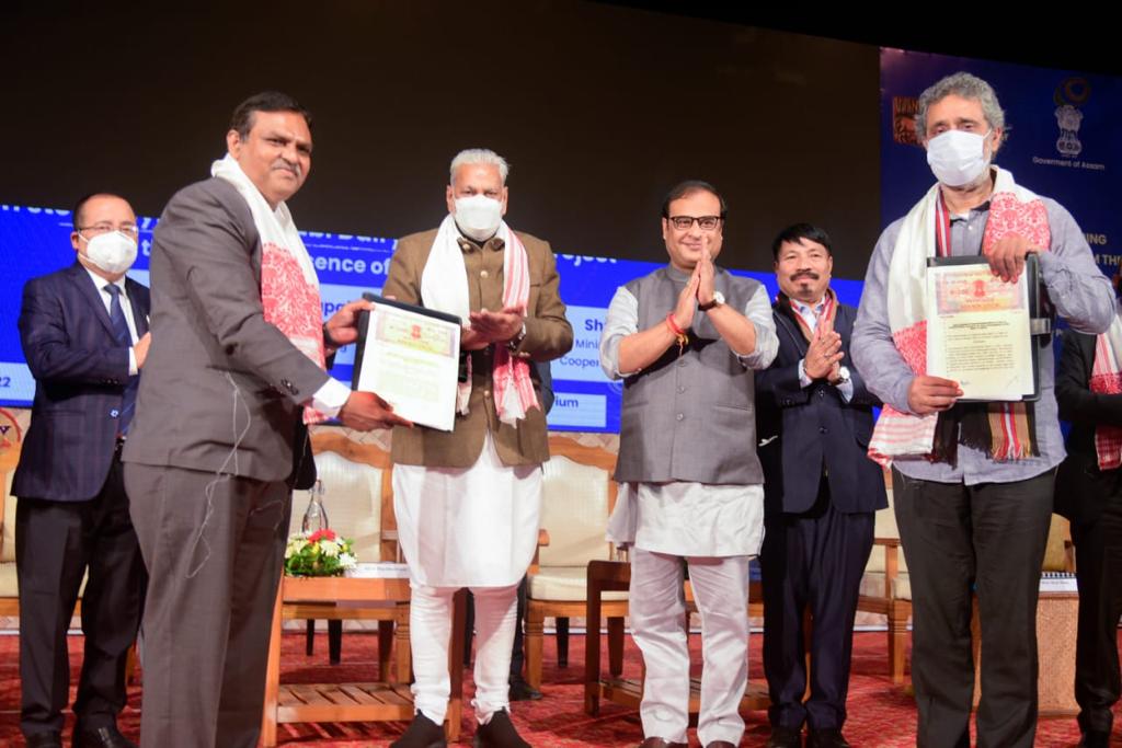 PRupala's tweet photo. Today, MoU was signed b/w Govt. of Assam &amp; National Dairy Development Board (NDDB) in Guwahati in the presence of CM Shri @himantabiswa ji, Minister of AHVD &amp; Coop. Govt of Assam Shri @ATULBORA2 ji and other govt &amp; department officials. https://t.co/vQjyw7MYX2