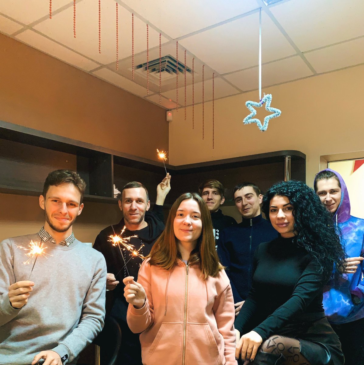 cubex_team's tweet photo. The Cubex team wishes everyone a Merry Christmas. 💫🙏🏼
Let your home be filled with love and warmth.🎉

#cubex_team #cubex #development #software_development #design_development #offshore_development_team #full_stack_development https://t.co/bx6TL6ajt8