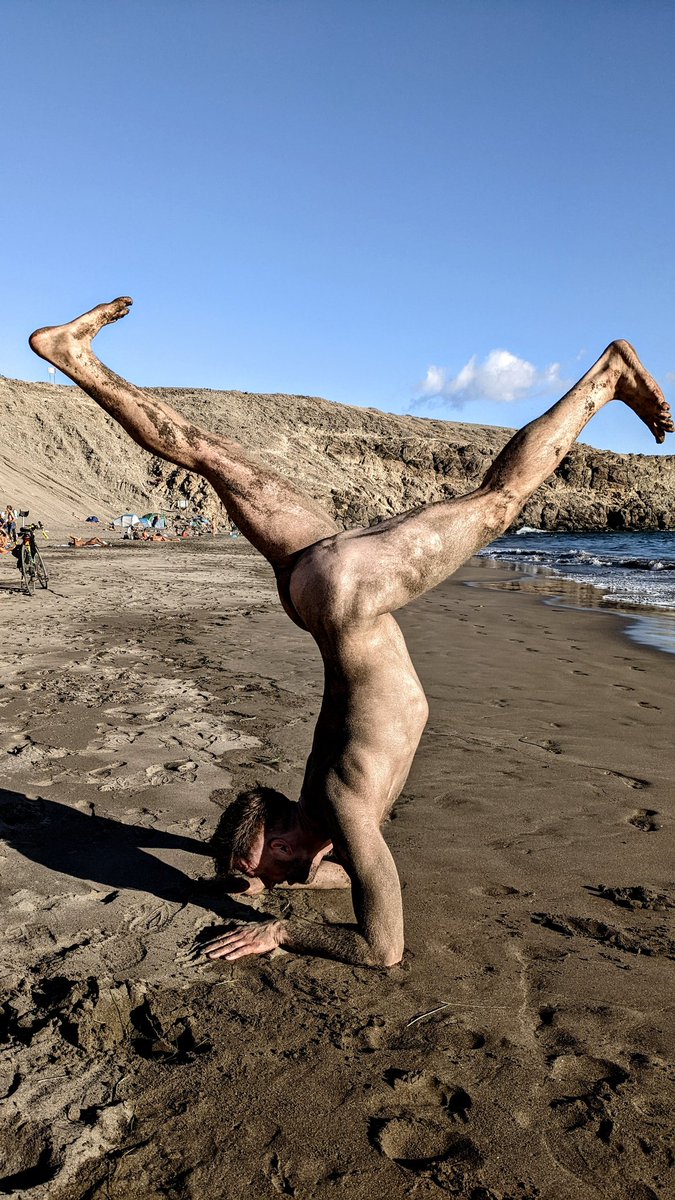 AxlHose's tweet photo. Practicing elbow stands at the beach, gettin' sandy.

#gayyoga #naked #nakedyoga #gay #naturist #🍑 https://t.co/HX2DiVR0dy