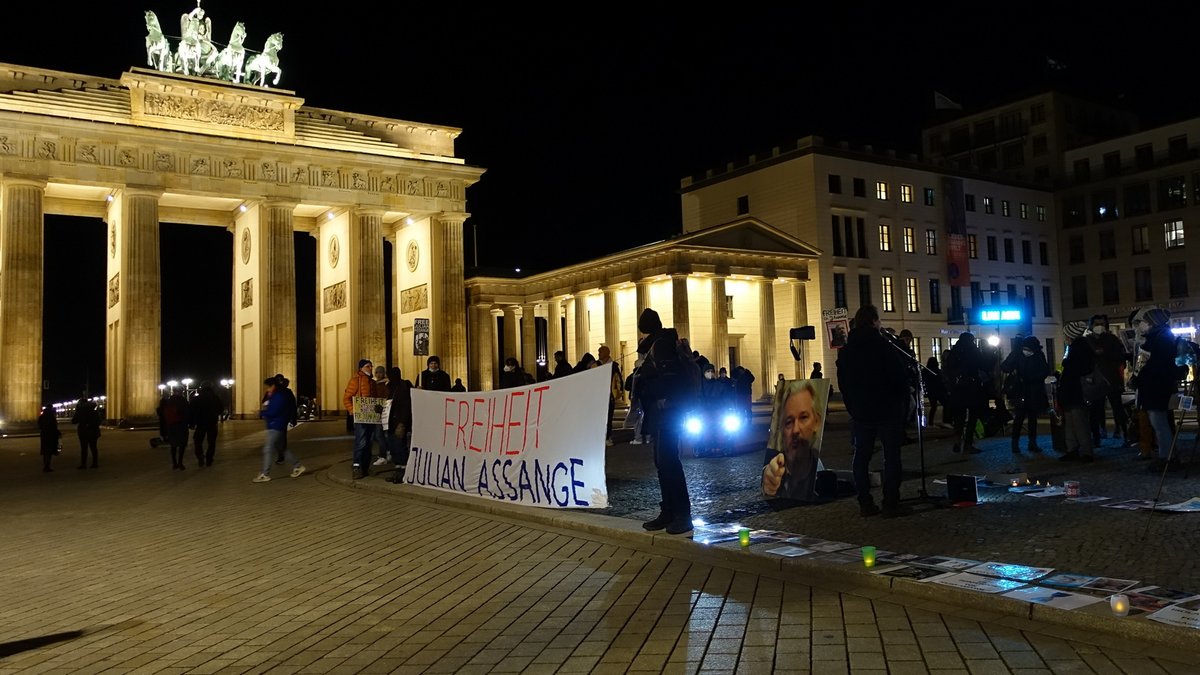 JAN06 PROTEST NO.80 #FreeAssangeBerlin #BrandenburgGate