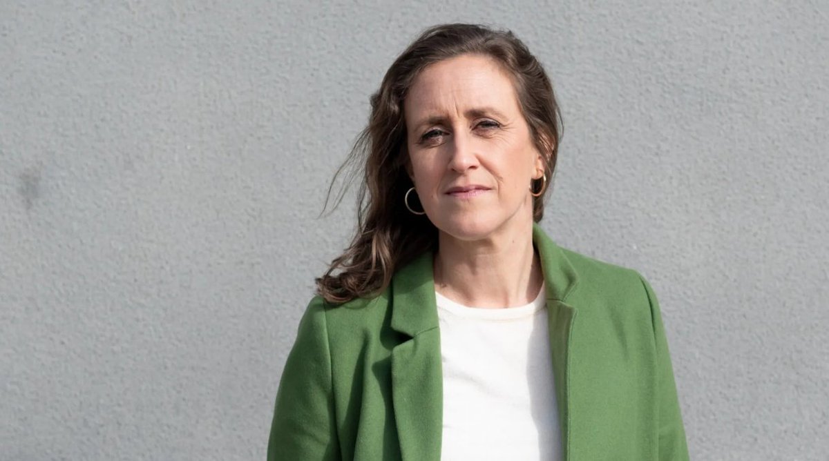 medierna's tweet photo. Klockan är 11. Dags för veckans @medierna i @sverigesradioP1: ”Public service roll och oberoende i händelse av krig”. Du hör: SVT:s VD Hanna Stjärne, SR:s programdirektör Björn Löfdahl, Generaldirektör Henrik Landerholm och radiohistoriker Göran Elgemyr.
 https://t.co/lM5WpZPsUl https://t.co/ho3QMRuwyO