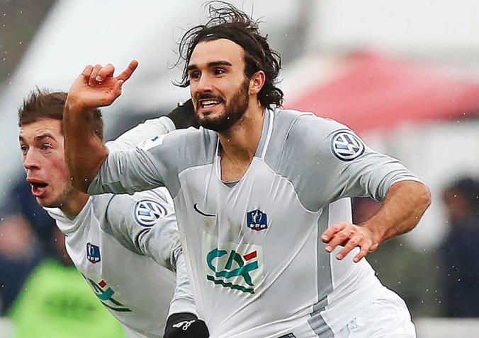 ChaX1910's tweet photo. C'était un 7 janvier...⚪🔵
On n'avait pas froid
#TeamUSG #7JanvierForEver #Monsieur93ème @US_Granville @coupedefrance https://t.co/MHw5CvnpzT