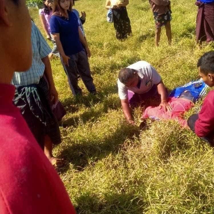 Khithitofficial's tweet photo. သရက်ချောင်းတွင် အသက်မပြည့်သေးသော ကလေးငယ် ၃ ဦးအပါအဝင် ပြည်သူ ၄ ဦးကို စစ်တပ်က ဦးခေါင်းကို‌ သေနတ်ဖြင့်တေ့၍ ပစ်သတ်

ရန်ကုန်၊ ဇန်နဝါရီ ၇ 

https://t.co/u5LdAJse7p https://t.co/3SEe7m96xC