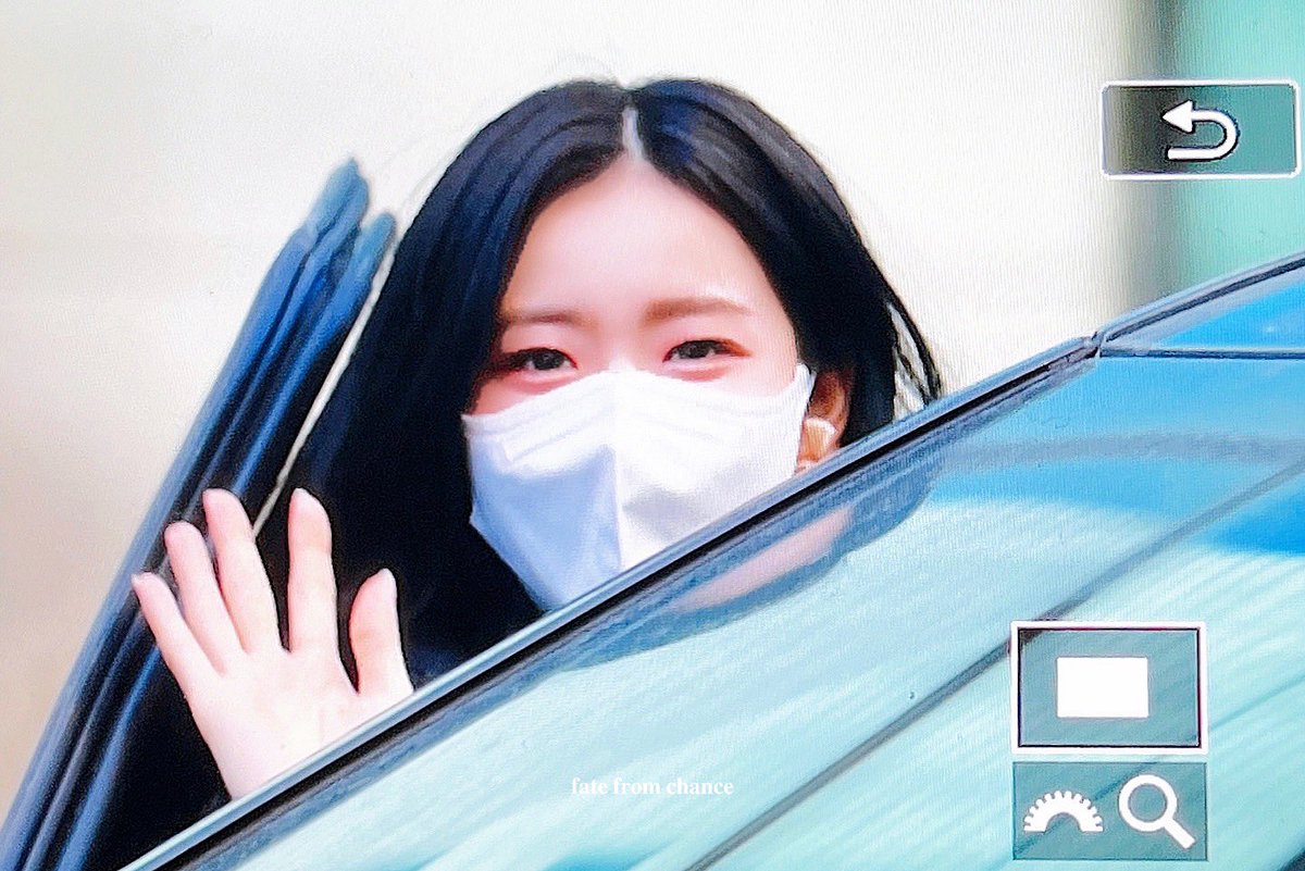 ffc_211's tweet photo. 220107 ✋🏻✋🏻
#우연 #wooyeon #우아 #wooah https://t.co/ErLfZJwf7I