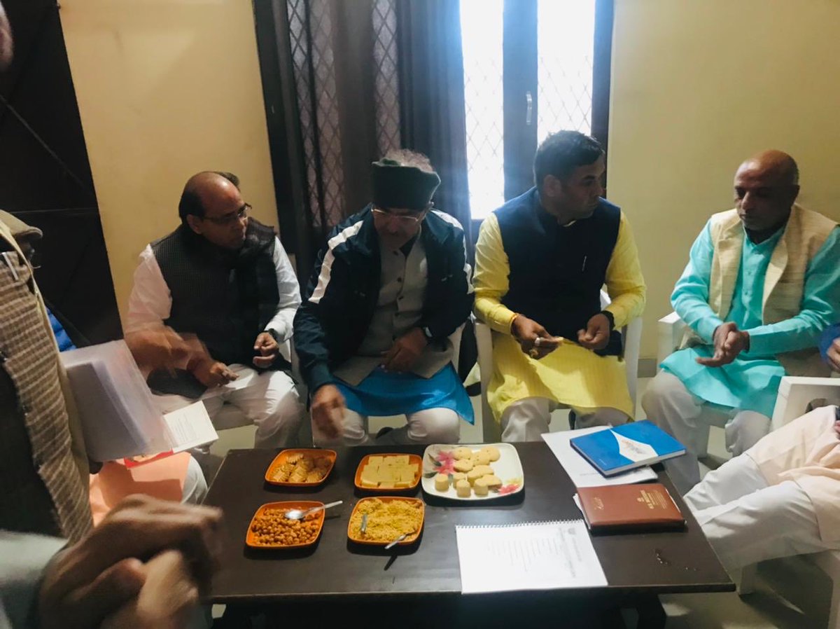 SDidwara's tweet photo. आज UP Election में मिरापुर विधान सभा में संजय भाटिया जी व मिरापुर विधान सभा के कार्यकर्ताओ के साथ विधान सभा परवासी के नाते ।कार्यकर्ताओ से विचार विमर्स किया । https://t.co/LfBIRUr6NL