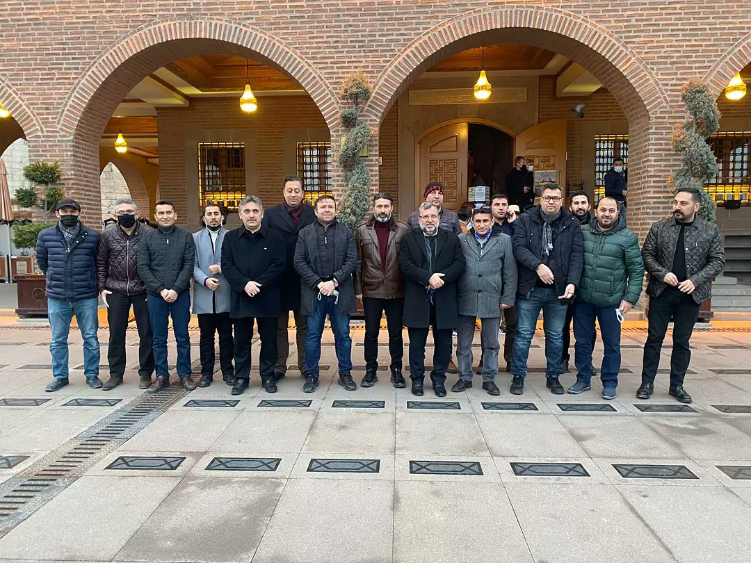 AsriadAnkara's tweet photo. #ASRİAD Ankara Şubesi olarak her 15 günde bir Cuma sabahları düzenlenen Hacı Bayram Sabah Namazı Buluşmalarının 3.sünü Hacı Bayram Veli Camii’nde toplam 25 kişi ile gerçekleştirildi.

Sabah namazının ardından katılım sağlayan ASRİAD Ankara üyelerimiz ile kahvaltı yapıldı. https://t.co/f5MqFYe1iX