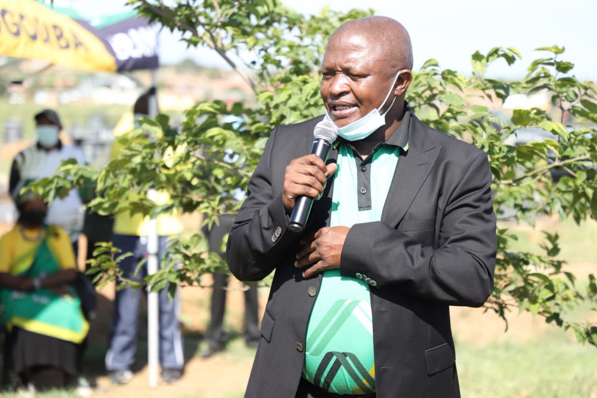 NoncebaMhlauli's tweet photo. Remembering President Peter Mokaba. ANCYL Wreath laying ceremony and remembrance walk with ANC Deputy President DD Mabuza.
#PeterMokaba63 
#ANC110 ⚫🟢🟡 https://t.co/DCNRqDKyhJ