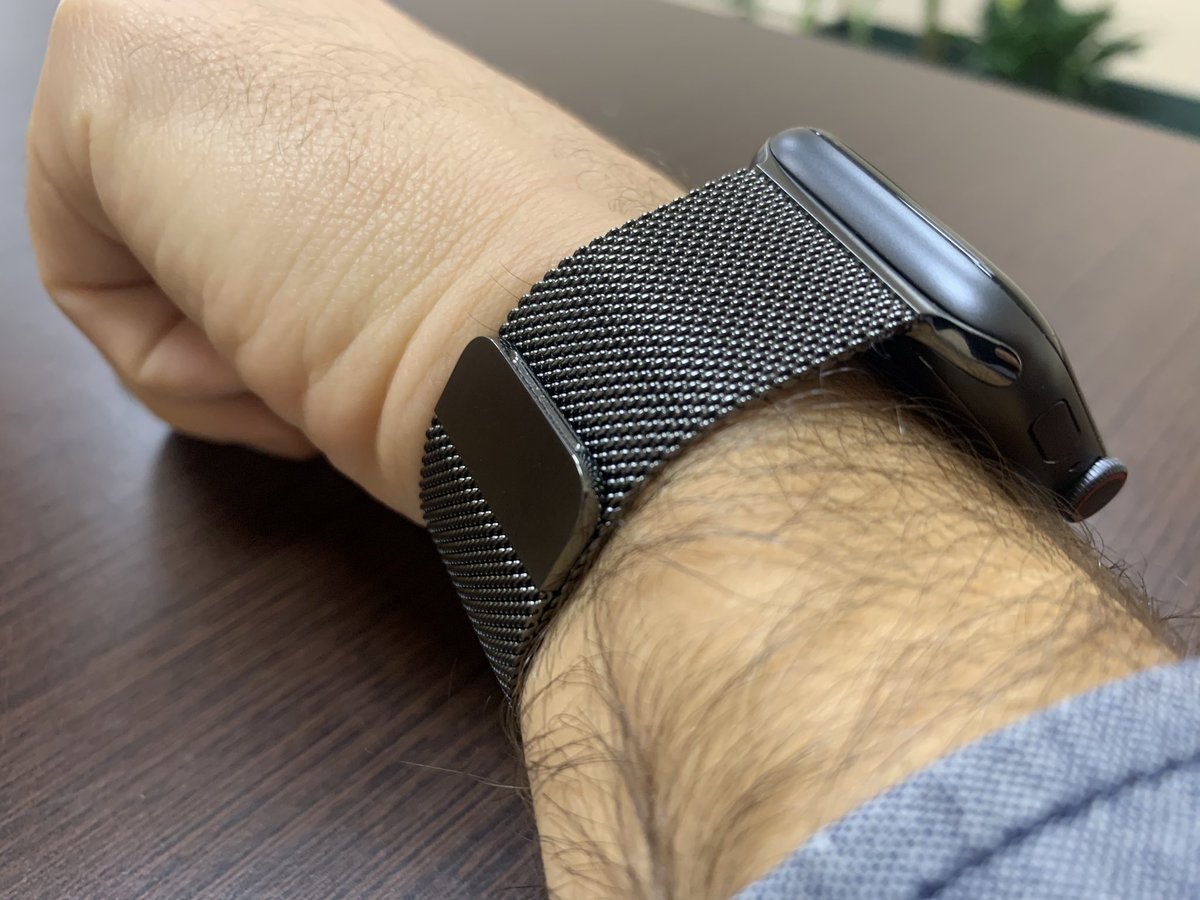 m4rtinsgarage's tweet image. Estrenando correa nueva en el #AppleWatch. ¿Os gusta? ⌚️#MilaneseLoop #Graphite