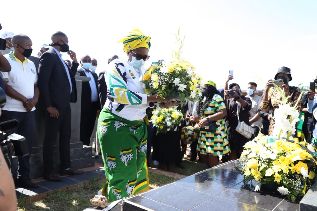 NoncebaMhlauli's tweet photo. #PeterMokaba63 
#ANC110 🖤💚💛 https://t.co/yl9tZrTul8
