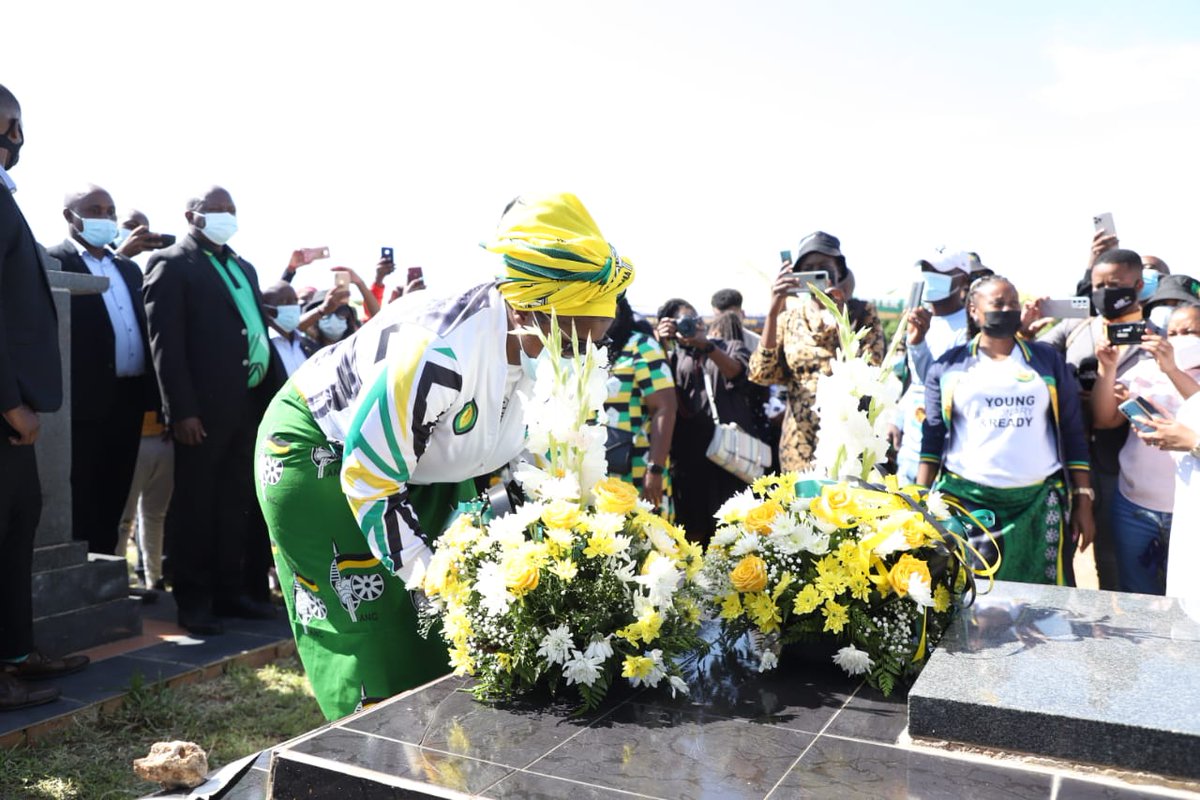 NoncebaMhlauli's tweet photo. #PeterMokaba63 
#ANC110 🖤💚💛 https://t.co/yl9tZrTul8