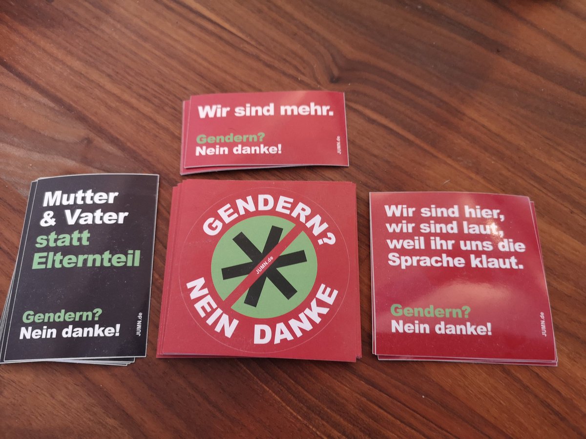 Kleines Gewinnspiel gegen das "Gendern"

Unter allen welche diesen Tweet in den nächsten 24 Stunden retweeten, gewinnen 10 ein kleines Stickerpaket mit 50 unserer Aufkleber. Wer möchte eins? 😁

#GendernNeinDanke #gendern