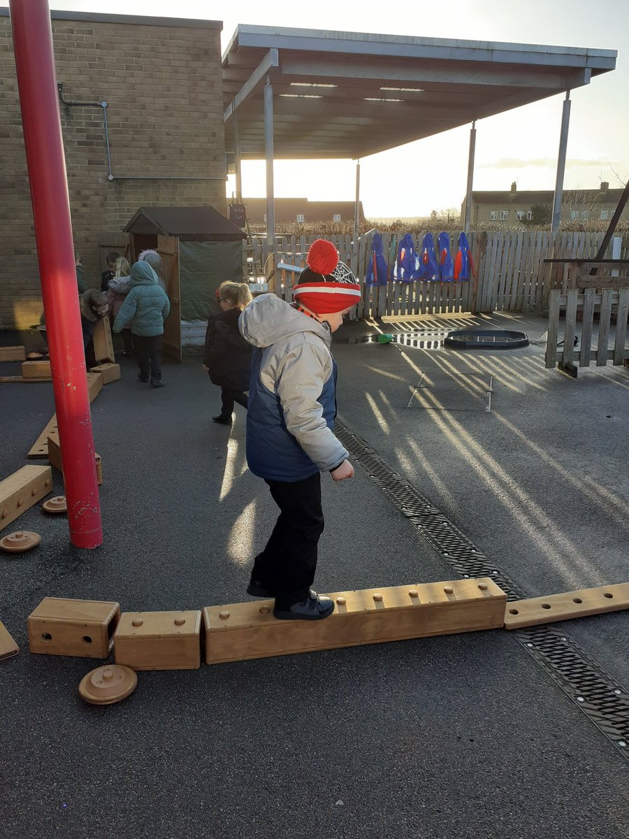 KhpaH's tweet photo. This morning the children in Reception have created an obstacle course in the outside area.
They have worked as a team, listened to each others ideas and now it reaches from one side to other side. Well done Reception 👏 @KhpaEarlyyears https://t.co/J4yYPU5I25