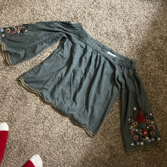 oblivionbliss23's tweet photo. So good I had to share! Check out all the items I'm loving on @Poshmarkapp #poshmark #fashion #style #shopmycloset #burberry #bare5x: https://t.co/XoOZ5TSBtp https://t.co/lKUKW85ldx