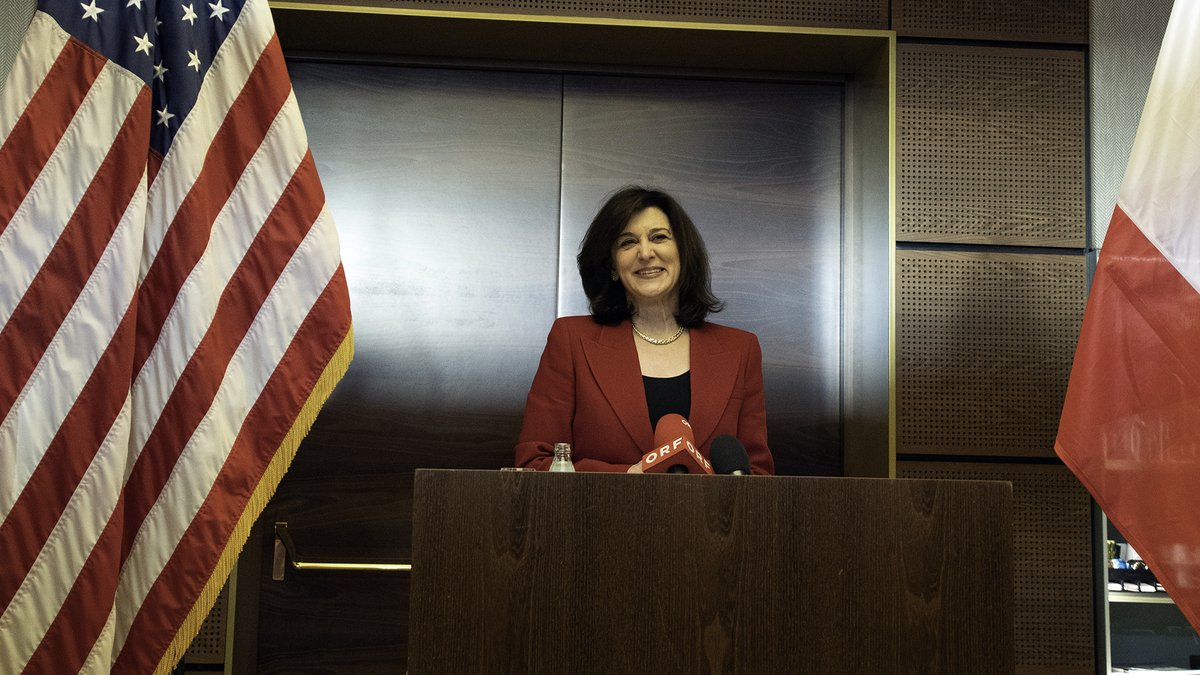 USAmbAustria's tweet image. Good morning, Austria! I am delighted to have landed in Vienna as the United States Ambassador-designate to the Republic of Austria. I look forward to meeting many of you in person and sharing my experiences in Austria with you here on Twitter. 🇺🇸🤝🇦🇹