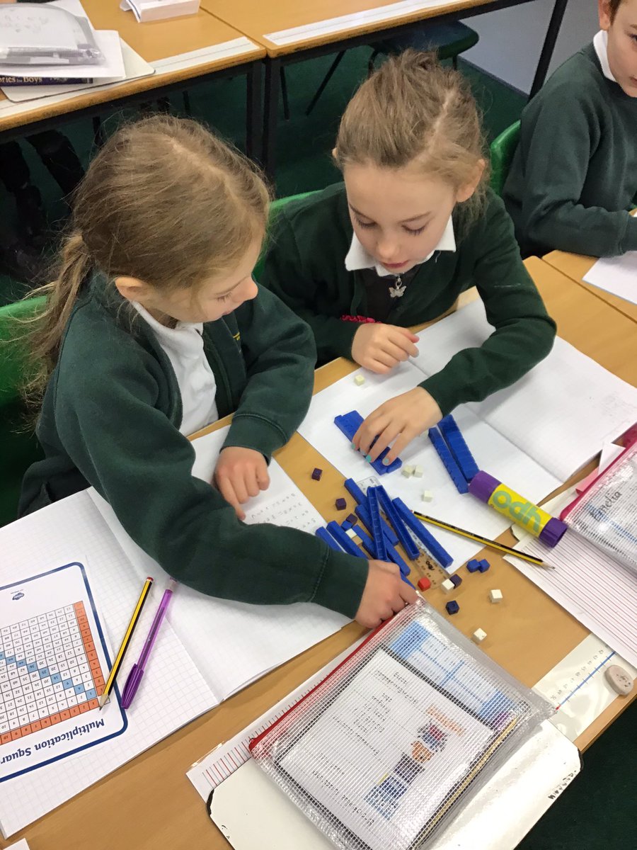 BgYear3's tweet photo. Today we are using base 10 and partitioning to calculate multiplications with 2 digit x 1 digit numbers. #challenge #confidence https://t.co/GIB00kvEzT