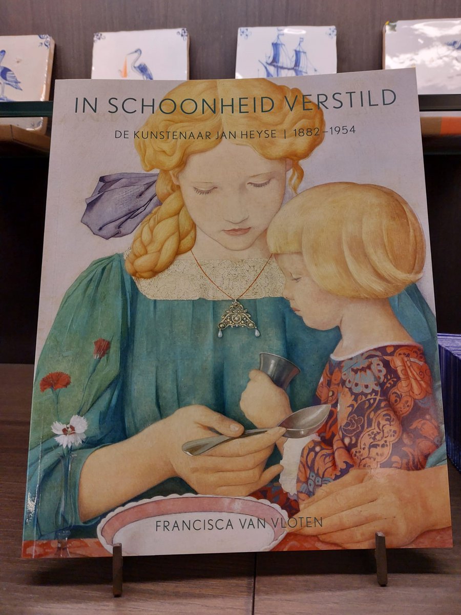 Zeeuwsmuseum's tweet photo. Het nieuwe boek over Jan #Heyse ligt in onze, helaas gesloten, winkel. Gelukkig kun je het boek wel bestellen, dan sturen we het naar je op! Interesse? Mail dan naar secretariaat@zeeuwsmuseum.nl voor meer informatie én om je bestelling te plaatsen.

📸 Boek In schoonheid verstild https://t.co/ytL46cEwyA