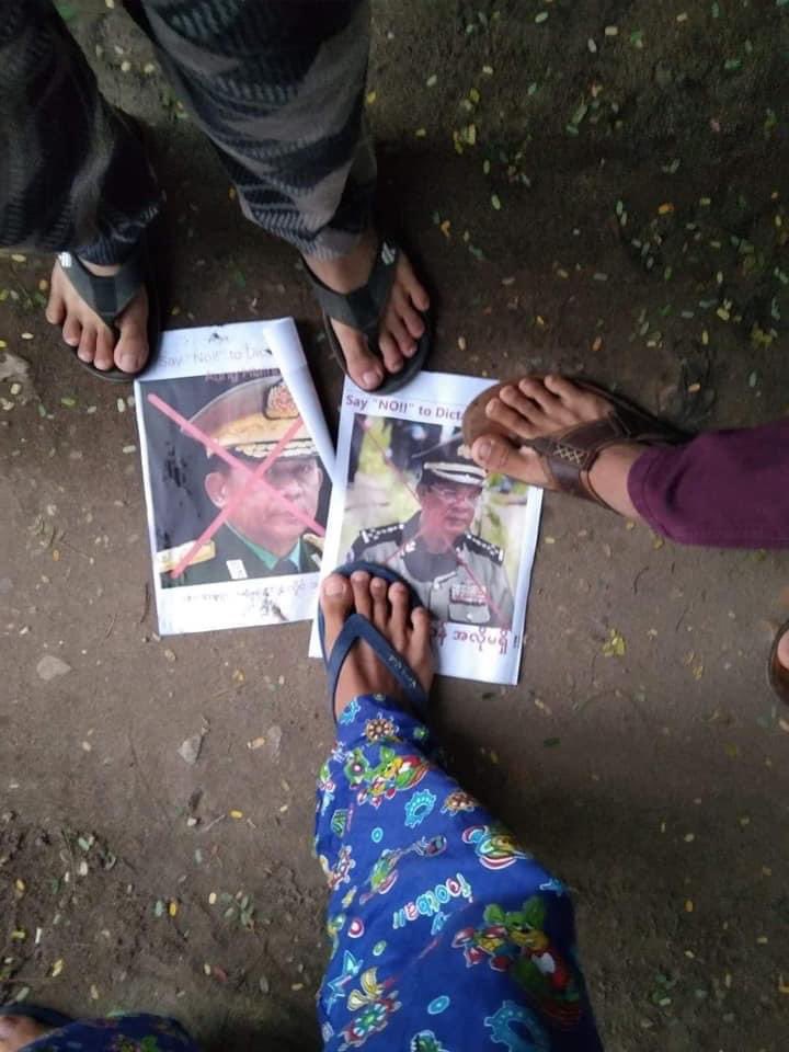 TTFR__Myanmar's tweet photo. Monywa BAKATHA students burned the photos of @PeacePalaceKH HunSen and Min Aung Hlaing to show their strong opposition to junta . 

#ASEANStopHunSen
#HunSenStayHome
#2022Jan7Coup
#WhatsHappeningInMyanmar https://t.co/nBlin7kzup