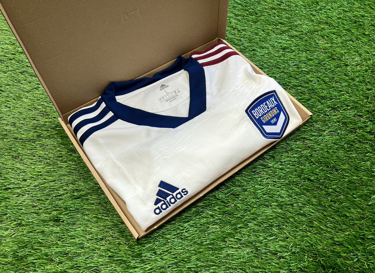 If there are two or more goals scored in the Swindon Town vs Manchester City game today, we will give away a Mystery Football shirt to one lucky follower! 🔴🏆

To enter: 
1️⃣ RT this tweet
🤝 Follow us

Good luck! 🤞🏻