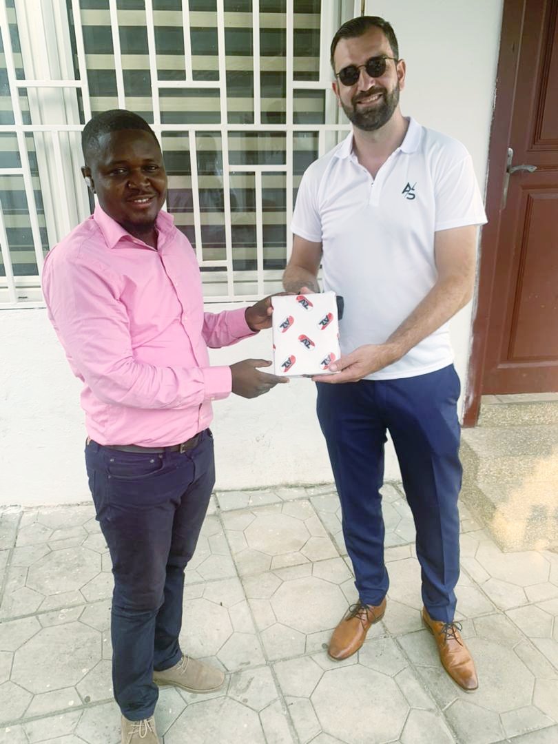 Emil_Abaloo's tweet photo. New member of the @AZAlkmaar family .Thank you very much Francisco Rubio Fernandez.
#AZAlkmaar
#Feilesfc
#Ashformscouting. https://t.co/nM5wlB14lS