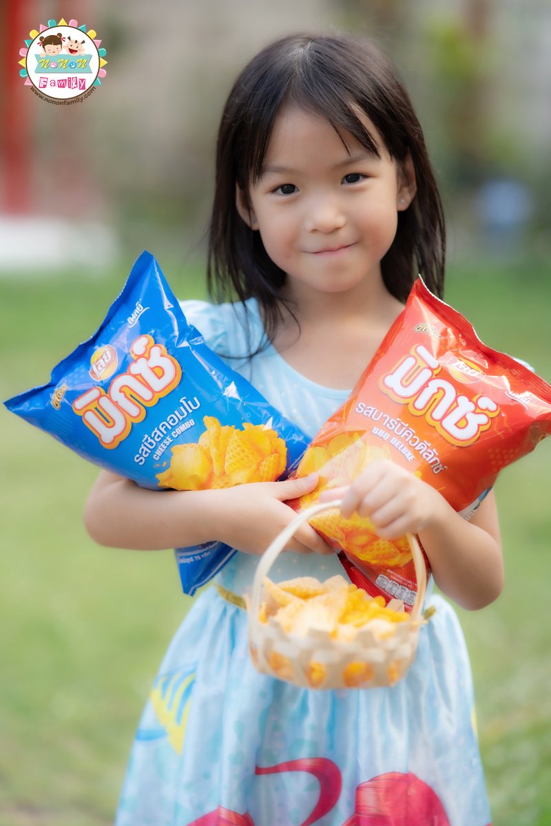 nonon_family's tweet photo. OMG!! ครั้งแรกกับการรวมความอร่อยของเลย์ ชีโตส และเลย์เพลย์ไว้ในซองเดียว แถมยังเลือกความอร่อยลงตัวได้ 2รสชาติ ชีสคอมโบก็เลิฟ บาร์บีคิวดีลักซ์ก็กรี๊ดดด อร่อยลงตัว สนุก มันส์ Funกันได้ทั้งครอบครัวเลยจ้า😍😍
#LaysMixLetsMix #กรอบอร่อยเปิดโลกความสนุก #MixForMore #NONONFamily https://t.co/FdxLbWTsUR