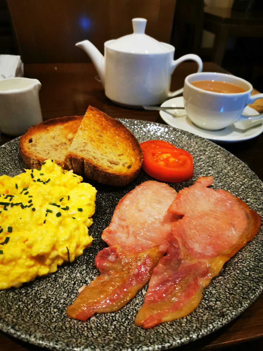 Changein365Days's tweet photo. #365daysofchange #Day7 having some me time, yes I 'should' be working but I'm enjoying people watching &amp; food handed to me. There is a striking woman across from me oozzing positive energy making everyone smile by simply smiling &amp; chatting to people.
Reminder to smile more 😊 https://t.co/6vZH7MjU2K