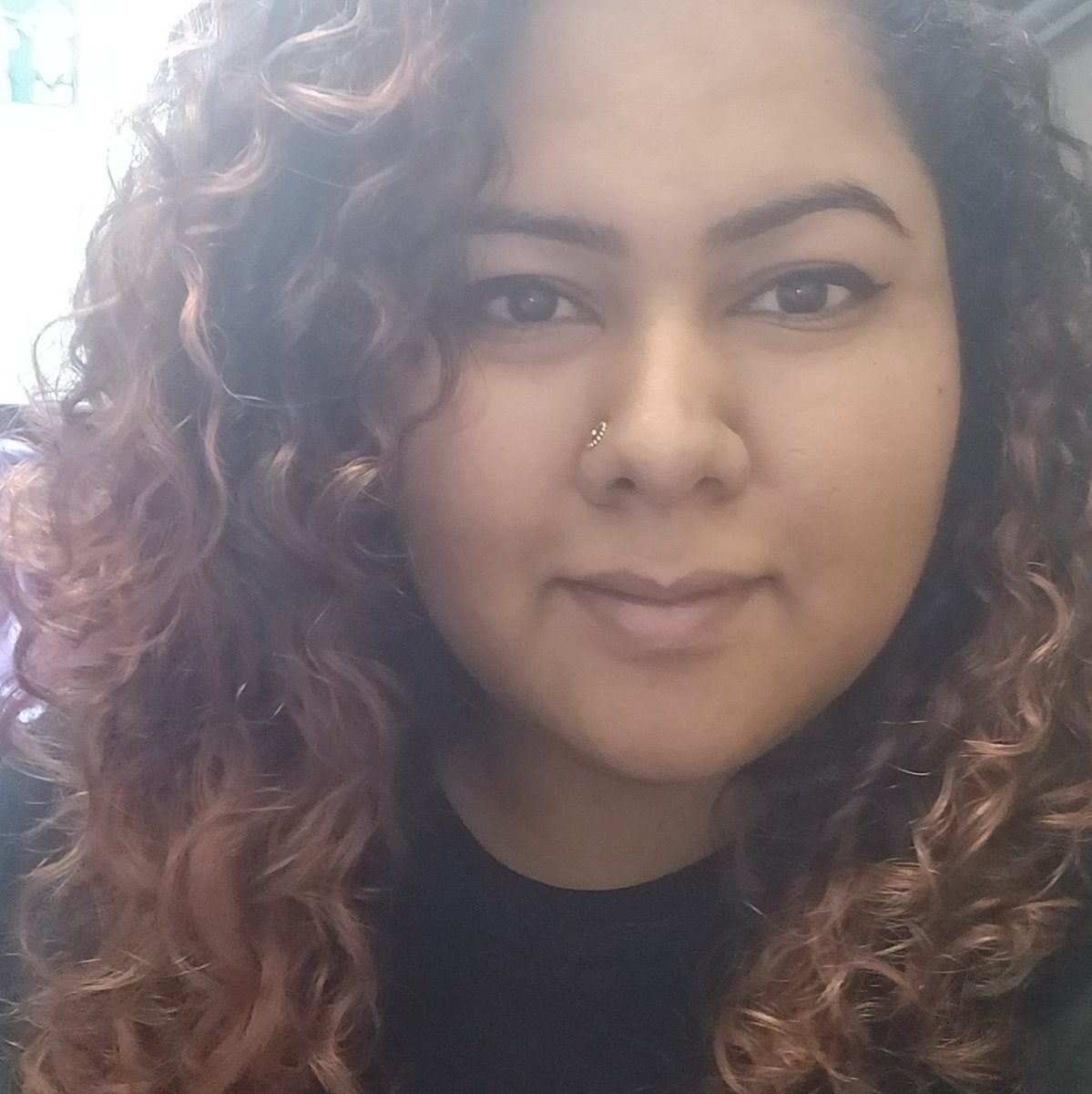 Beermati's tweet photo. Aye waow are those your natural curls? *proceeds to run their fingers through my hair* 😐😐 #NewProfilePic https://t.co/kfuQCbxvV7