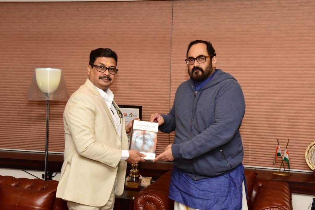 MRVChennai's tweet photo. Presenting a copy of my book #RetainingBalance to Mr Rajeev Chandrasekar -Honble Minister of IT https://t.co/0Zhbnto4ns