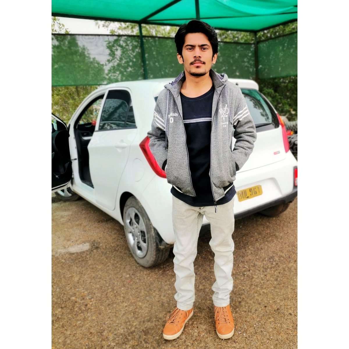 Let's just be who we are!💫
.
#lal261