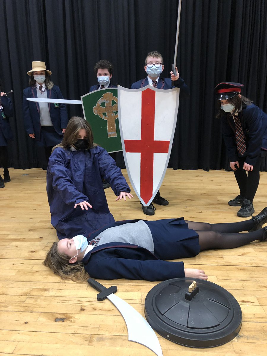 Yr8OIntegrated's tweet photo. Year 8 had a fabulous first term in their Drama lessons. They finished the term performing their traditional “Mummers” play. Well done to all Year 8 and here is a little picture from 8B. 👏👏👏@KatrinaCrilly  @OIntegrated @niciebelfast https://t.co/sxajWxnAHI