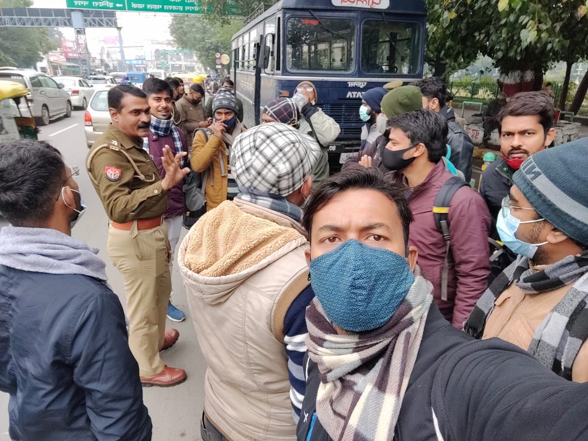 RajeevDiwaker1's tweet photo. ऐसे बारिश और खराब मौसम में भी आपके शिक्षक न्याय के लिए आए और उन्हें पुलिस द्वारा गिरफ्तार कर लिया गया
कृपया संज्ञान ले
#68500_दूषित_जिला_आवंटन
@chandramanishu7
@Aamitabh2 @ranvijaylive @AwasthiAwanishK @SarvendraEdu @News18UP @swatantrabjp @sunilbansalbjp @myogioffice https://t.co/NBkHx6XaAQ