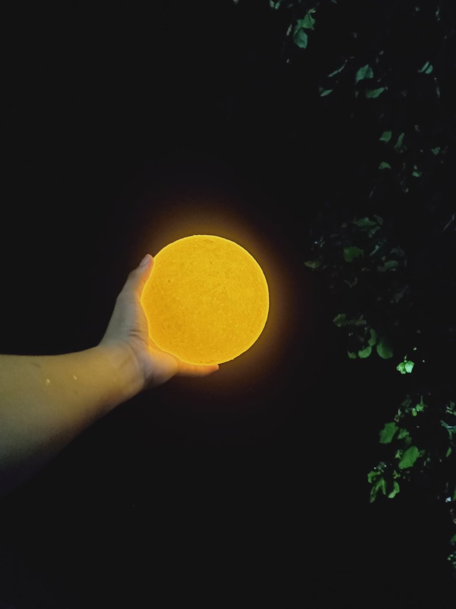 michaelgeralt's tweet photo. "trying to leave the light on in the cold, cold night"

Shot using moon lamp and oppo F9. #OPPOShapeofLight  #ShotonOPPO https://t.co/nnFWlwp82y