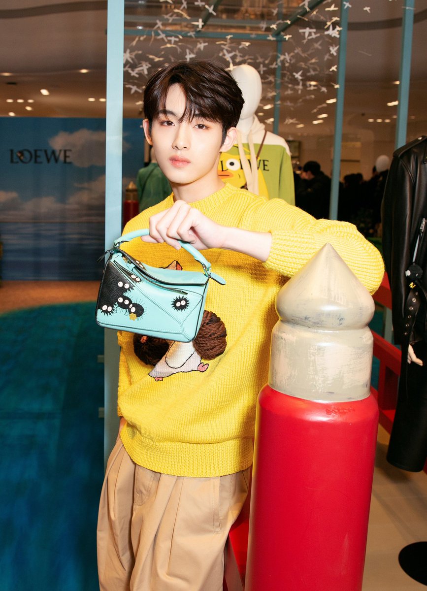 sschengdong's tweet photo. Win ™

董思成WINWIN工作室 WEIBO UPDATE 

Winwin ft. Spirited away https://t.co/rJsFt2sTdh