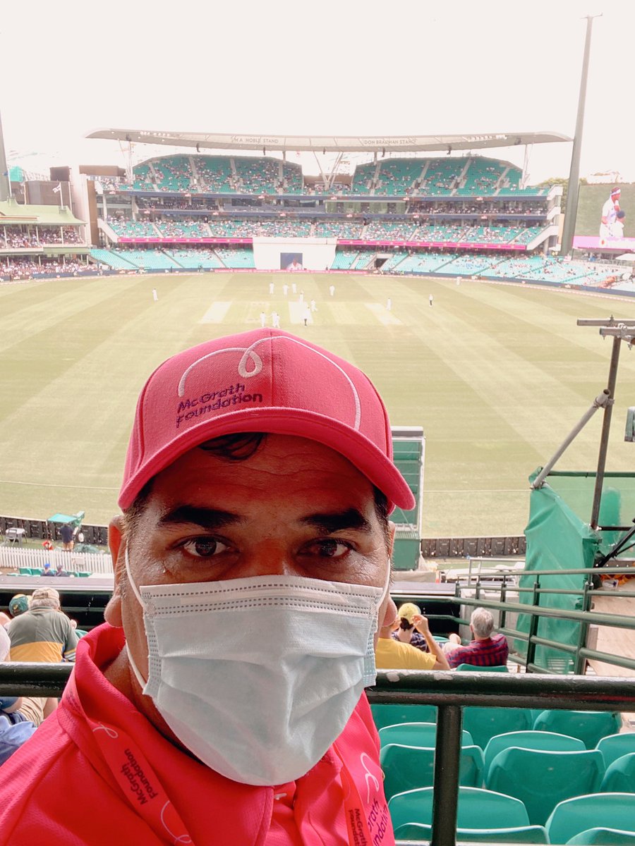 Supporting @McGrath Foundation in pink test at #SCG.
My all time favourite <a href="/glennmcgrath11/">Glenn McGrath</a>    #ashes2022 #AUSvENG