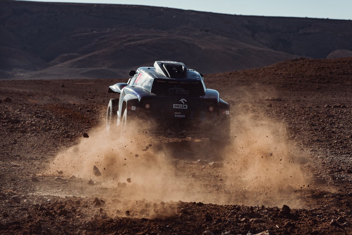 To round off <a href="/dakar/">DAKAR RALLY</a> week one, we've achieved an okay time – considering troubles with punctures today. But that was the best we could squeeze out of the car today. The report: zitzewitz.com/versoehnlicher…

#Dakar2022 #DakarInSaudi