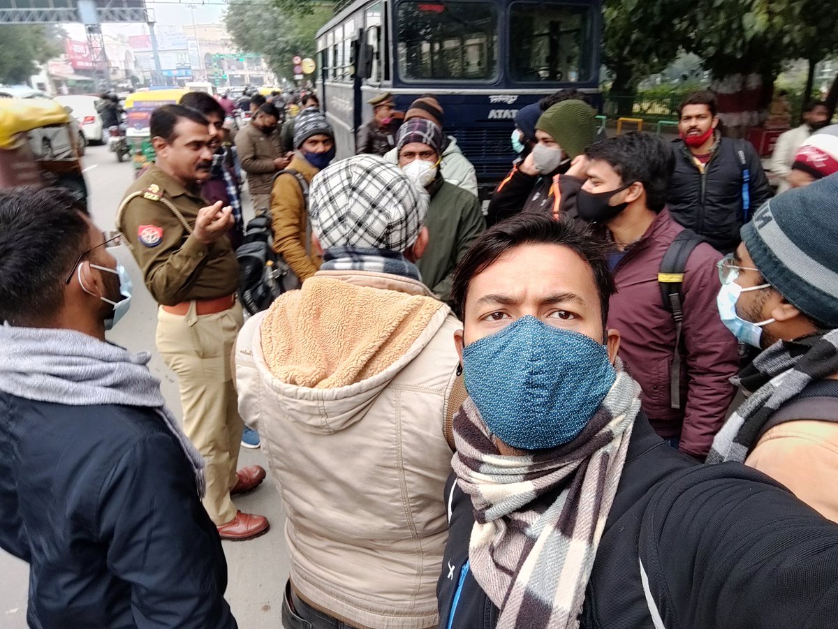 R_patel30's tweet photo. @myogiadityanath @CMOfficeUP @drdwivedisatish @drdineshbjp ऐसे बारिश और खराब मौसम में भी आपके शिक्षक न्याय के लिए आए और उन्हें पुलिस द्वारा गिरफ्तार कर लिया गया
कृपया संज्ञान ले
68500_दूषित_जिला_आवंटन https://t.co/heHw2FOiYt