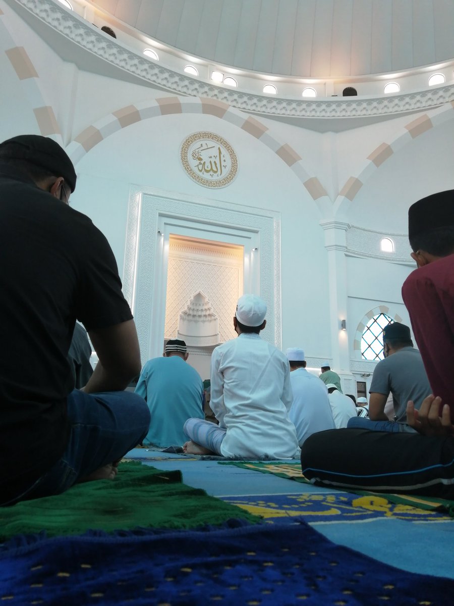 Bermula hari ini masjid2 , di negeri Johor  mengurangkan jarak dari 1 meter kepada 0.5 meter.
Khutbah hari ini tentang perlunya Muhasabah diri untuk meningkatkan jati diri