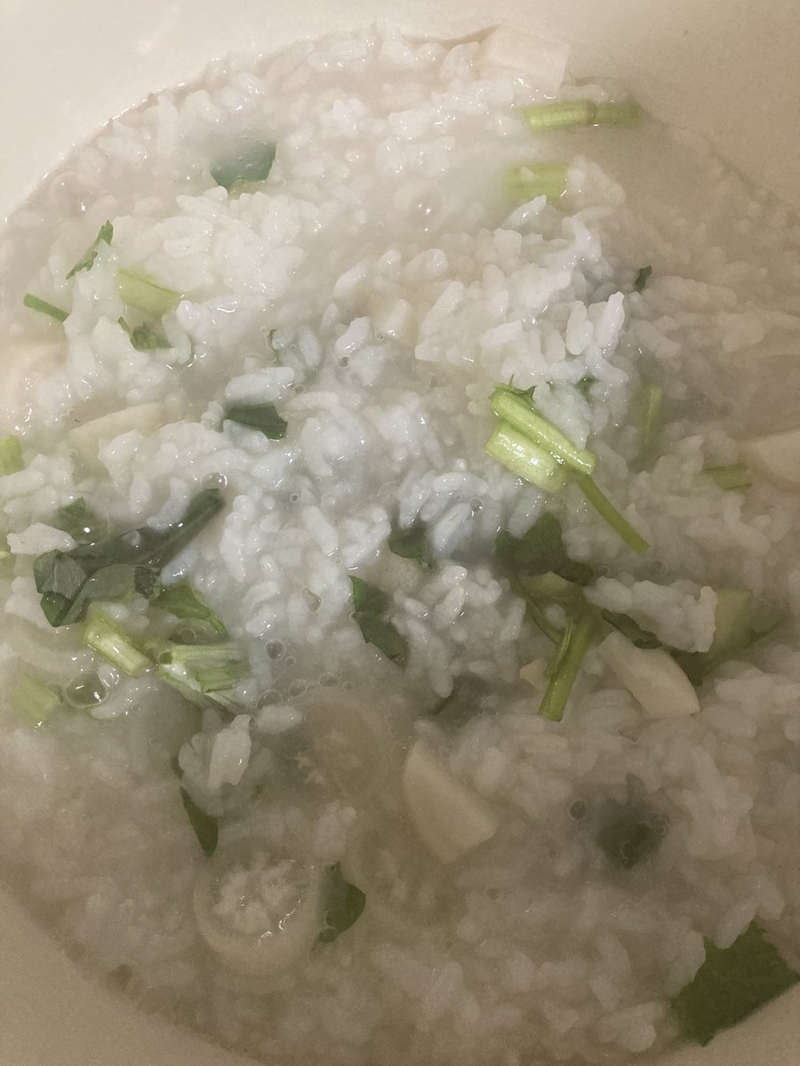 wormmimizu's tweet photo. スーパーで買った七草で七草粥を作りました。

どれがどの草か絵を見ながら合わせてみましたが、
せり、はこべら、ほとけのざ
あたりが怪しい。。。

今年は娘が初めて七草を切ってくれました。 https://t.co/tnJ0BgWHGu