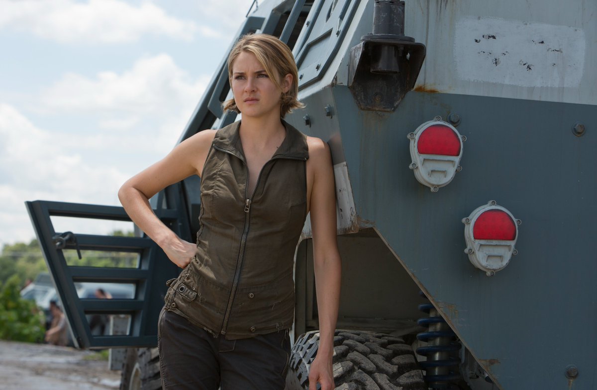 Divergent_Creed's tweet photo. I think I like Tris's hair in all of the #Divergent movies. Just hot, hot and more 🔥
#Insurgent #Allegiant #Dauntless #Abnegation #Amity #Erudite #Factionless #ShaileneWoodley https://t.co/P3wgKQpoM4