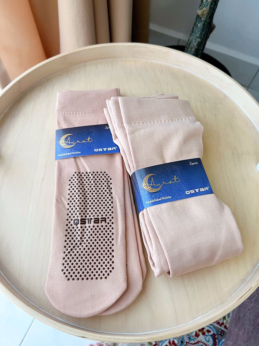 mieja_ibrahim's tweet photo. Utk beginner mcm i, socks ni selesa sangat. Tebal tapi tak panas.

For those yg tak sure nak ambik socks jenis panjang/pendek, i sgt recommend ambik yg panjang terus sbb kalau pakai yg pendek, still boleh nampak skin. Rasa tak selamat. https://t.co/PmkT2y8NVi