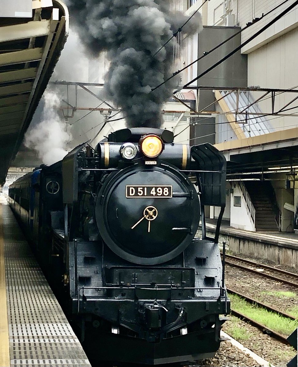 皆さん、いい週末をお過ごしください♪😊 いつもありがとうございます。 ＃鉄道 ＃散歩 ＃本 ＃虹色のはるかな道 ＃絵 ＃冬