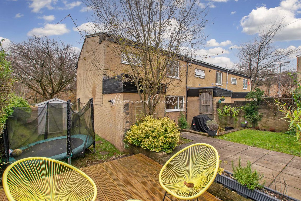 Take a look at this beautiful family home in Llanedeyrn that we currently have on the market. Follow the link for more information🏡
ow.ly/E73q50HoHqF 
#hernandcrabtree #estateagents #propertymarket #firsttimebuyers #cardiffproperty