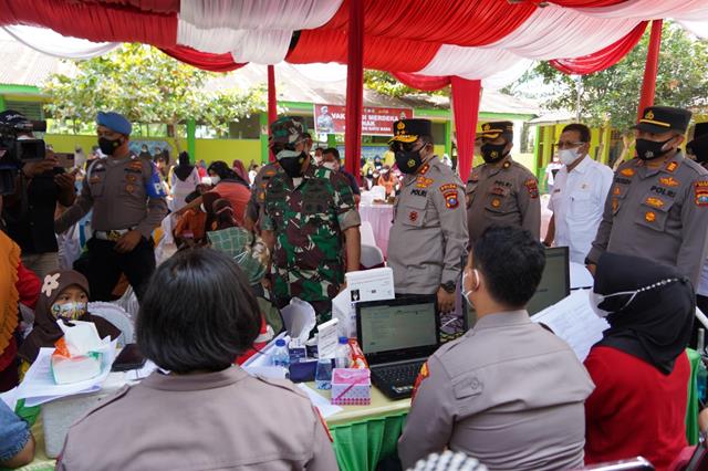 Korem022's tweet photo. Danrem 022/PT Dampingi Pangdam I/BB Dan Kapoldasu Tinjau Vaksinasi Covid-19 Anak Usia 6-11 Tahun Di Batu Bara
https://t.co/M5UKZwOT0e https://t.co/3J1eOf5QH9