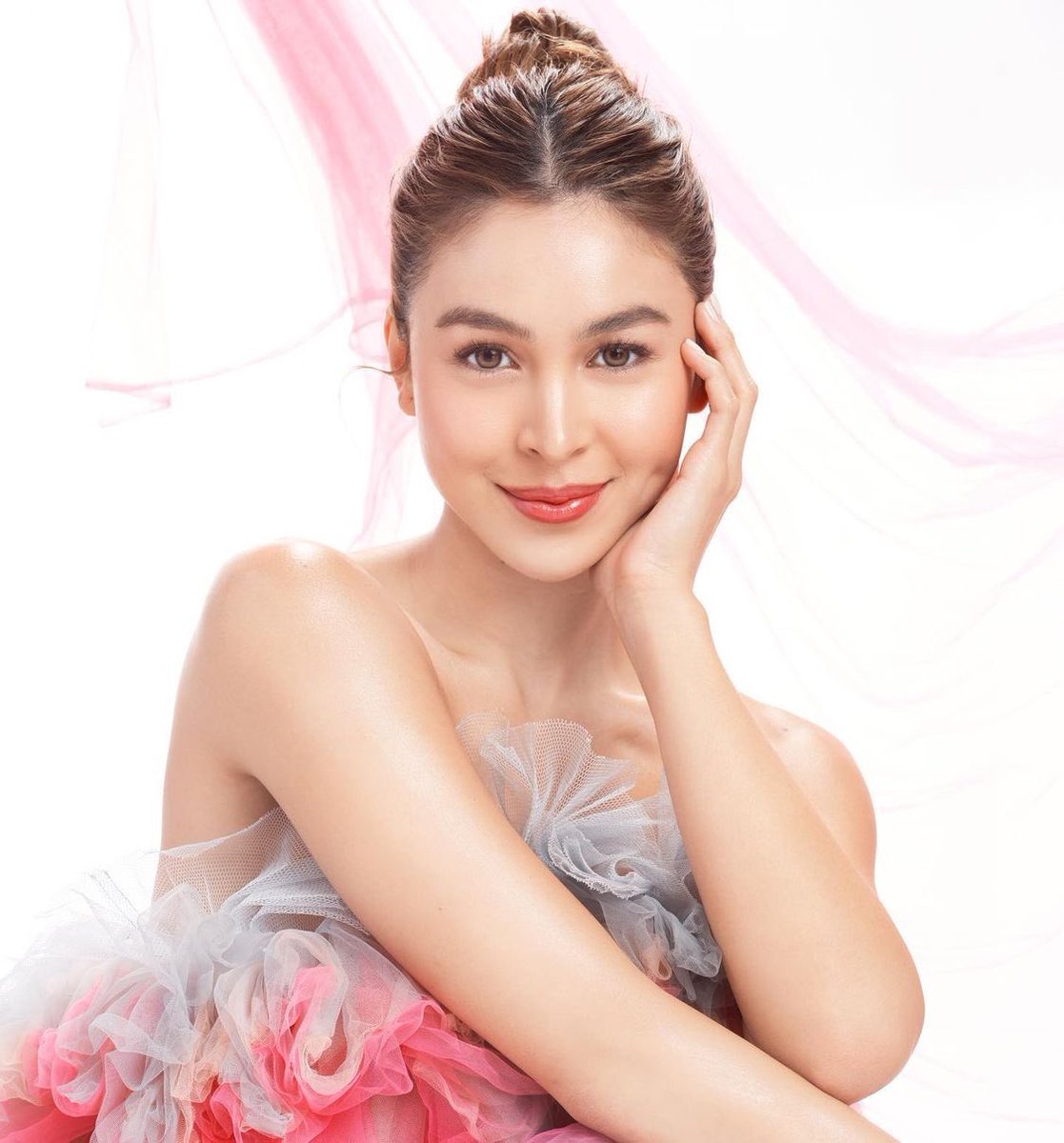 baerrrettos's tweet photo. JULIA BARRETTO FOR MIRACLE WHITE 🤩

📸 : dookieducay https://t.co/rnm0IcatsW