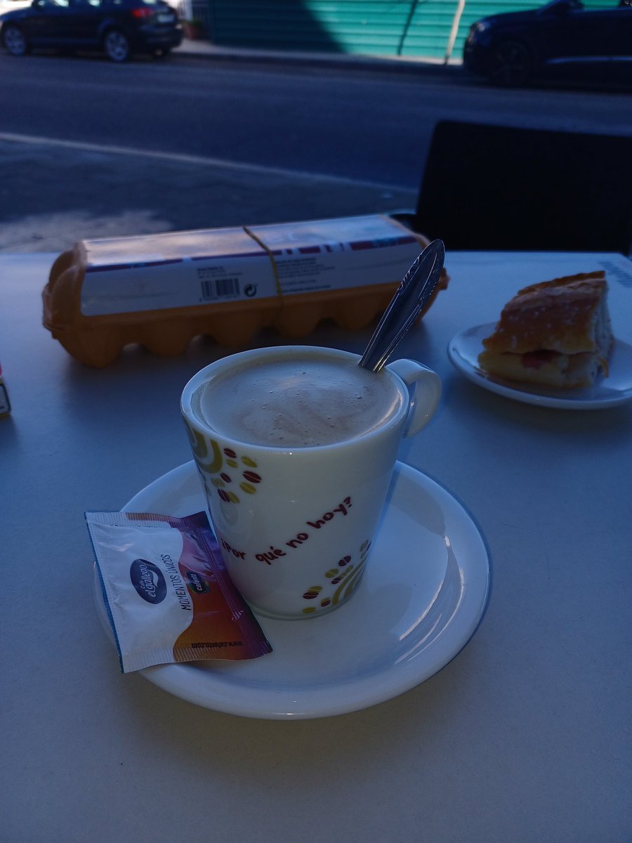 (No temática Covid)
Café más delicioso del mundo (para mi) en un bar-tienda "La Colonial" de Mondariz, donde además te venden unos huevos de casa espectaculares. 
Buenos momentos, libres, agradecidos, reparadores...
