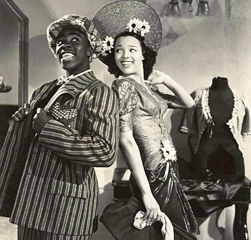 ALHCLindyHop's tweet photo. Dorothy Dandridge and Paul White strut their stuff in A ZOOT SUIT, a Soundie from 1942. #dorothydandridge #paulwhite #zootsuit #soundie #soundies #videojukebox #musicvideo #musicvideos #1940s https://t.co/uwR1E4Bo4z