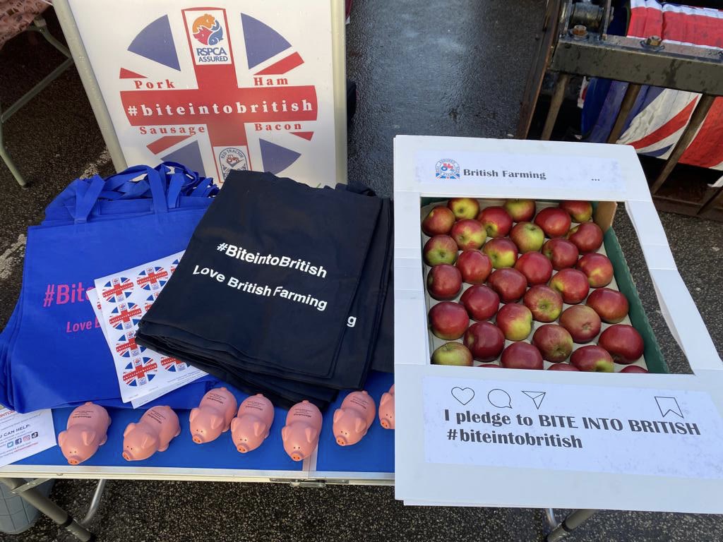 BiteintoBritish's tweet photo. People are taking the pledge and biting into british with lovely british bacon and sausages kindly donated by @pilgrimsuk and @KarroFoodGroup  and lovely british cabaret apples kindly donated by Avalon Fresh https://t.co/dD5y9hAMMB
